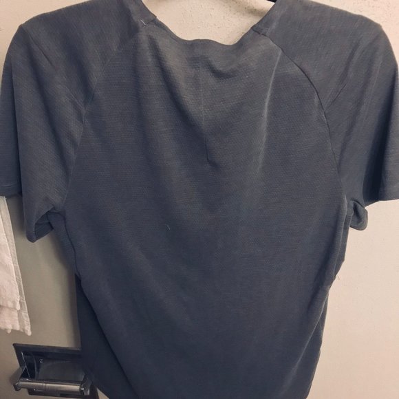 Lululemon Short Sleeve Shirt - Picture 4 of 5